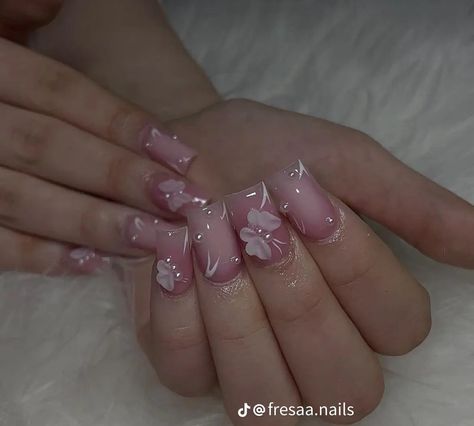 Medium Length Glam Nails, Short Acrylic Nails Birthday Set, Cute Short Nail Sets Birthday, Birthday Nail Set Ideas Sweet 16, Medium Nails Design, Ivory Nails, Ooga Booga, Medium Nails, Easy Nails