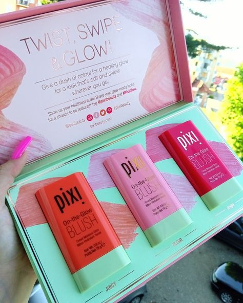 Pixi Beauty Makeup, Pixie Makeup, Pr Package, Makeup And Skincare Products, Essence Makeup, Pixi Beauty, Makeup List, Sephora Skin Care, Makeup Accesories