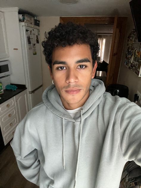 Mixed Boy Face Claim, Light Skin Curly Hairstyles, Black Male Face Claims, Curly Haired Boys, Black Man Aesthetic, Poc Men, Mixed Men, Mixed Guys, Mixed Boy