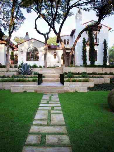 Mediterranean home with inviting design style in Austin Colonial Bathroom, Modern Tuscan, Spanish Mediterranean, Fireclay Tile, Mediterranean Home Decor, Spanish Architecture, Spanish Style Home, Mediterranean Design, Casas Coloniales