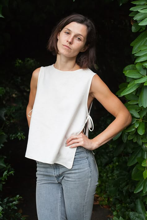 One Yard Sewing Project: Linen Apron Tank Top Tutorial Garment Sewing Inspiration, Tank Pattern Sewing, Boxy Tank Top Pattern, Beginner Sewing Projects Clothes, Tank Top Tutorial, Sustainable Sewing, Top Pattern Sewing, Tank Top Sewing Pattern, Tank Pattern