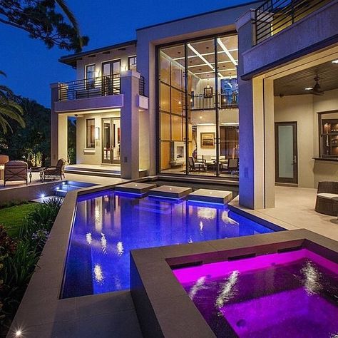 Multi-million dollar modern mansion comment if you must cop Moderne Pools, Pool Renovation, Modern Pools, Modern Mansion, Luxury Homes Dream Houses, House Goals, Cool Pools, Van Cleef, Pool Designs