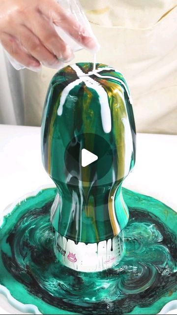 Epoxy Resin Pouring Techniques, Resin Vase Ideas, Easy Resin Crafts For Beginners, Epoxy Resin Crafts Ideas, Diy Resin Vase, Epoxy Vase, Diy Resin Painting, Resin Bowls, Resin Pouring