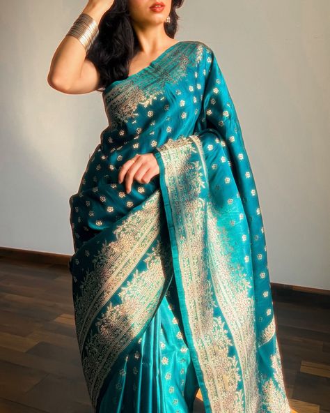 Desicore Aesthetics Goals!! | Save and send these saree pose ideas to a saree lover 🫶✨ Pure silk saree of the day- is a rama green mulberry banarasi in never seen before cutwork border on top, which doubles up as a broad border on the bottom. The saree has a stunning 1000 buta weave with a sleek but royal palla. 🧿🍀✨ #fyp #explore #iwearhandloom #handloomlove #puresilksaree #sareedraping #sareeposes #howtopose #archeedrapes Saree Pose Ideas, Saree Pose, Saree Poses, Pure Silk Saree, Banarasi Sarees, Pose Ideas, Pure Silk Sarees, Cut Work, Pure Silk