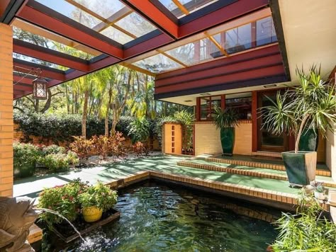 A stunning Frank Lloyd Wright Usonian-style house is for sale in Clearwater — cash only Frank Lloyd Wright Interior, Usonian Style, Frank Lloyd Wright Usonian, Usonian House, Frank Lloyd Wright Architecture, Frank Lloyd Wright Homes, House Built, Frank Lloyd, Mid Century Modern House