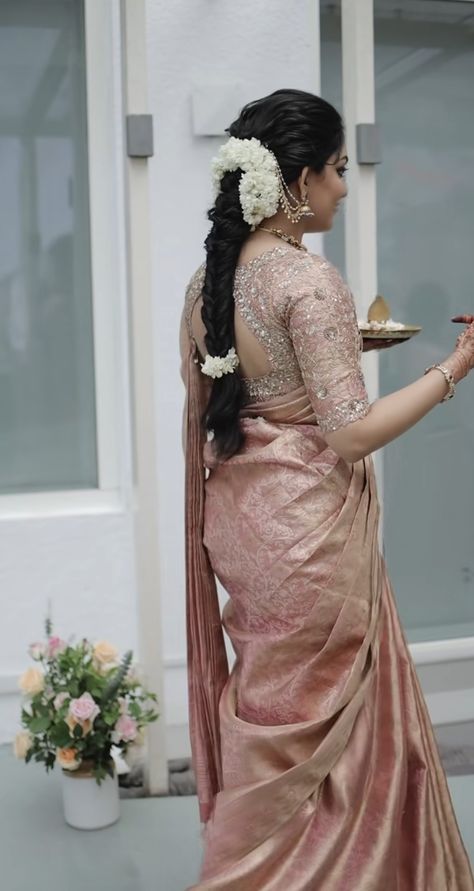 Bride Sister Photoshoot, Bride Sister Saree Indian Weddings, Sarees For Brides Sister, Hairstyles For Saree Indian Wedding, South Indian Wedding Outfits Sisters, Marriage Saree For Bride, Sarees For Function, Pastel Saree Wedding, Muhurtham Blouse Designs