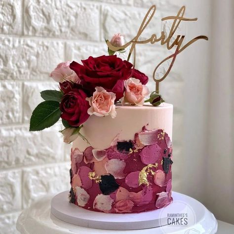 18 Gorgeous 40th Birthday Cake Ideas For Women. - The Perfect Cake Idea 50 Birthday Cake Women, Ladies 40th Birthday Cake Ideas, Cake Colors Ideas, 35 Th Birthday Party Ideas For Women, Woman’s Birthday Cake, Birthday Party For Mom Ideas, Cake 40th Birthday Woman, Glam 40th Birthday Ideas For Women, Simple 40th Birthday Cake Ideas