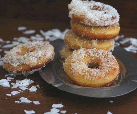 Fried Coconut Flour Donuts Gluten Free Donut Recipe, Sugar Free Donuts, Low Carb Donut, Keto Donuts, Fried Donuts, Coconut Flour Recipes, Desserts Keto, Postre Keto, Gluten Free Donuts