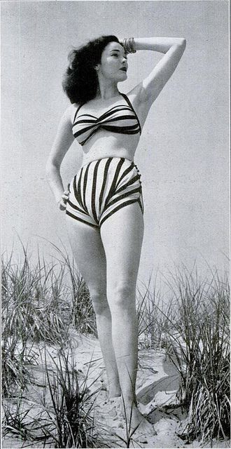 Striped halter two-piece, 1945. Fashion 1940s, Vintage Bathing Suits, Vintage Swim, Nike Pro Shorts, Vintage Swimsuit, Resort Fashion, Vintage Swimwear, Vintage Swimsuits, Outfit Chic