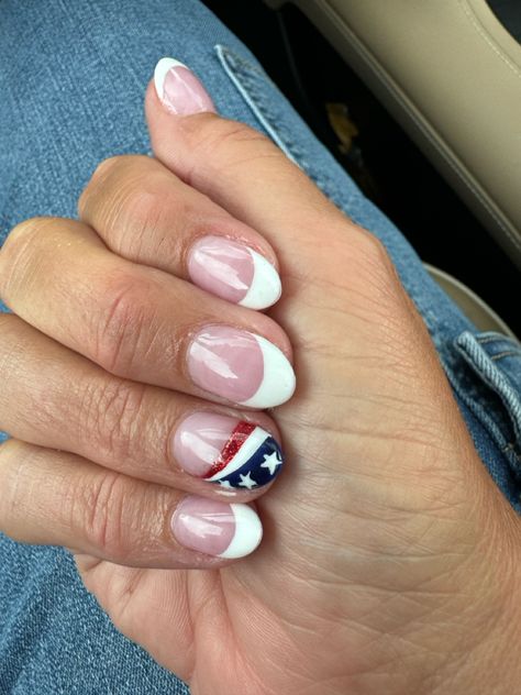 Nails and nail art for the 4th of July Forth Of July Nails Subtle, Team Usa Olympic Nails, Fourth Of July Nails On Natural Nails, Olympic Nails, 4th Place F July Nails, Lowkey 4th Of July Nails, Usa Nails, Basic Nails, 4th Of July Nails