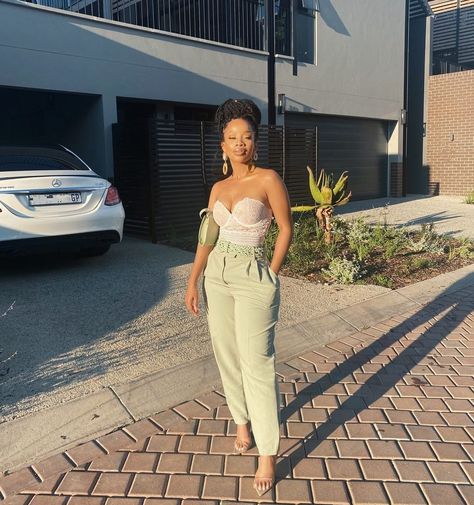 Bantse Vanessa Padi on Instagram: “Sun kissed and all.” Ayanda Ncwane Outfits, Ayanda Ncwane, Vanessa Padi, Bonang Matheba, Toke Makinwa, Aso Ebi Styles, Perfect Wardrobe, African Beauty, Fashion Chic