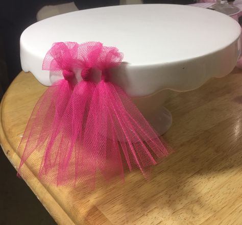 DIY Tutu Skirt Cake Stand – CreativeSpeaks Tutu Centerpieces, Tutu Table Skirt, Diy Tutu Skirt, Tutu Table, Tutu Cakes, Diy Cake Stand, How To Make Tutu, Tutu Party