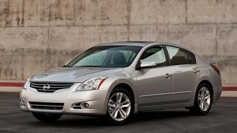 2012 Nissan Altima 2.5 S sedan: Review notes: Nissan proves there's still something to be said for basic transportation. Nissan Coupe, Shifting Home, Cars For Teenagers, Car Finds, Affordable Cars, Driving Aesthetic, Best Cars For Teens, Buying A Used Car, Arri Alexa