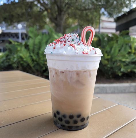 Holiday Peppermint Boba Tea in Disney Springs Disney Springs Food, Bubble Tea Recipe, Thai Milk Tea, Disney Drinks, Bubble Tea Boba, Boba Drink, Disney Treats, Festive Drinks, Tea Bar