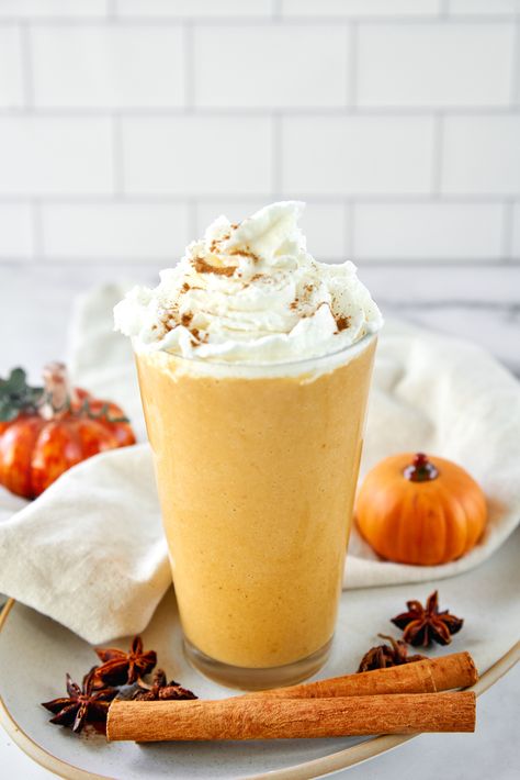 Vegan Pumpkin Spice Frappuccino (Starbucks Copycat) - Wow, It's Veggie?! Pumpkin Spice Frappuccino Recipe, Mocha Frappuccino Recipe, Pumpkin Frappuccino, Pumpkin Spice Frappuccino, Low Calorie Ice Cream, Frappuccino Starbucks, Healthy Pumpkin Pies, Vegan Pumpkin Spice, Mocha Frappuccino