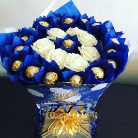 Blue Chocolate Bouquet, Royal Blue Gift Basket Ideas, Royal Blue Bouquet, Blue Gift Basket, Birthday Candy Bouquet, Cadbury Celebrations, Bouquet Chocolate, Rocher Chocolate, Happy Chocolate Day