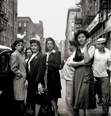 Little Italy, NYC 1943. A photo by Fred Stein. - Imgur Little Italy New York, Berlin Museum, New York Vintage, Rita Hayworth, Vintage New York, Little Italy, Dita Von Teese, Photo Vintage, Street Photographers