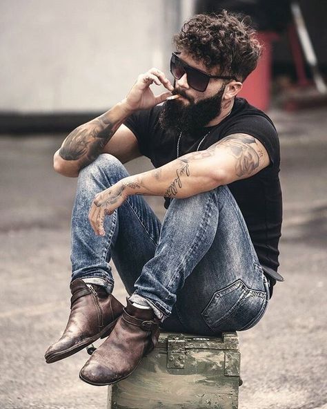 Man Bun Beard, Ducktail Beard, Beard Guide, Scruffy Beard, Life Pics, Lookbook Inspiration, Perfect Beard, Black Tees, Beard Hairstyle