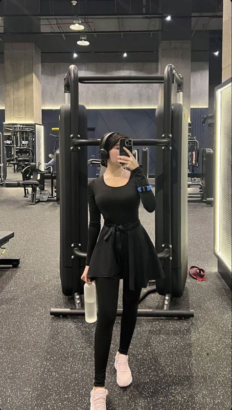 Modest Gym Wear, Leggings Casual Outfit, Black Leggings Casual, Modest Workout Clothes, Modest Gym, Gym Dress, Modest Workout, Modest Gym Outfit, Leggings Outfit Ideas