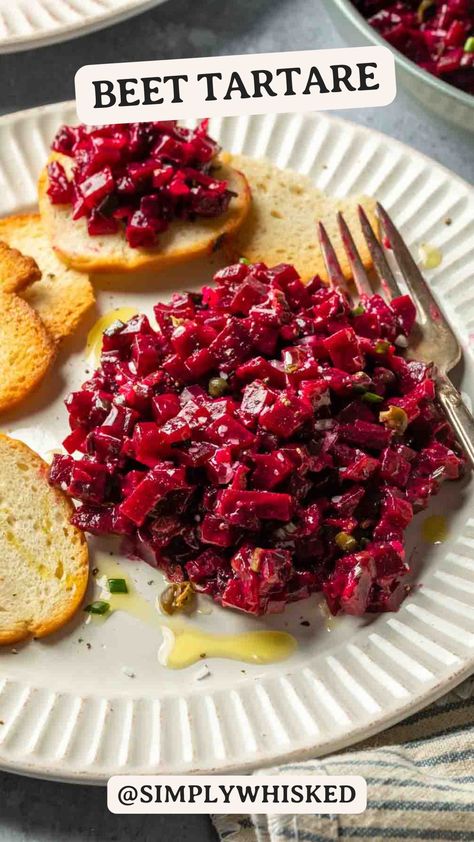 Beetroot Tartare, Beet Tartare, Tartare Recipe, Root Vegetables Recipes, Beetroot Recipes, Fancy Appetizers, Dairy Free Dinner, Vegetarian Dish, Beet Recipes