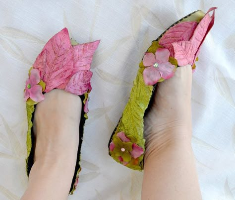 This is a reserved listing for Kimberley. Custom fairy shoes with daisies and yellow flowers along with green leaves and moss, in a uk size 5.: Fairy Shoes, Halloween Fairy, Fairy Clothes, Fairy Makeup, Woodland Fairy, Halloween Costumes Makeup, Fairy Parties, Fairy Fashion, Shoe Pattern