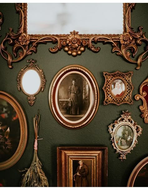 Dark Academia Diy, Victorian Era Aesthetic, Gold Frame Gallery Wall, Picture Walls, Dark Green Walls, Victorian Frame, Goth Home Decor, Gold Frames, Gallery Wall Frames