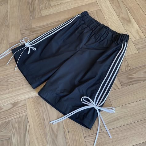 Ropa Upcycling, Celana Fashion, Stripe Shorts, Mode Inspo, Mode Inspiration, Striped Shorts, Fashion Killa, On The Floor, Diy Fashion