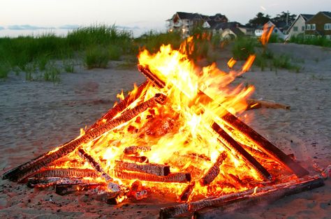 Beach Bonfires - OuterBanks.com Summer Bonfire, Beach Fire, Party Swimming Pool, Camping Places, Beach Bonfire, Summer Beach Party, Paradise On Earth, Beach Camping, Beach Vibe