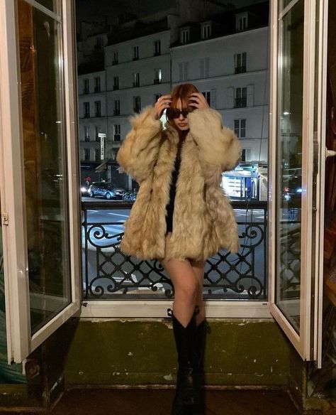 pupapeligrosa on instagram #StatementJewelry #JewelryLovers #Accessories #Style #Jewelry #Gemstone #JewelryDesign #HandmadeJewelry #Fashion #JewelryAddict Eddie Loving, Graham Dunne, Karen Sirko, Camila Dunne, Old Money Outfit Aesthetic, Billy Dunne, Fur Coat Outfits, Fur Coat Outfit, Daisy Jones And The Six