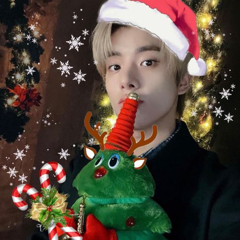 Jake Enhypen Christmas, Cute Christmas Pfp, Jake Christmas, Christmas Profile, Christmas Icons, Kpop Icons, Profile Pic, Vintage Christmas Decorations, Computer Wallpaper