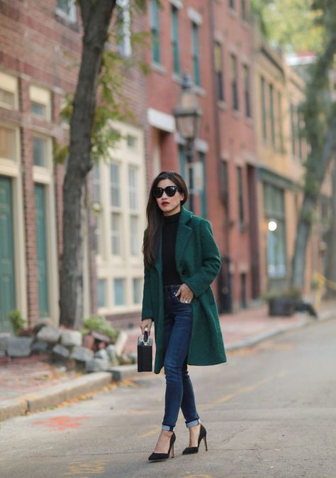 Green Boucle Coat Styled 2 Ways Green Coat Outfit, Petite Winter Coats, Outfit Ideas Work, Mantel Outfit, Pijamas Women, Mode Mantel, Boston Fashion, Looks Jeans, Extra Petite