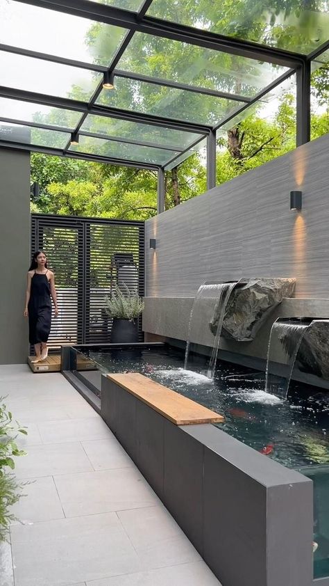 There is a koi pond on the side of the house, with a clear glass wall that allows for a side view of the fish. Adjacent to the pond is a… | Instagram Outdoor Fish Ponds, Fish Ponds Backyard, Terrace House Exterior, Koi Pond Design, Outdoor Wall Fountains, New Modern House, Kolam Koi, Fish Pond Gardens, Garden Pond Design