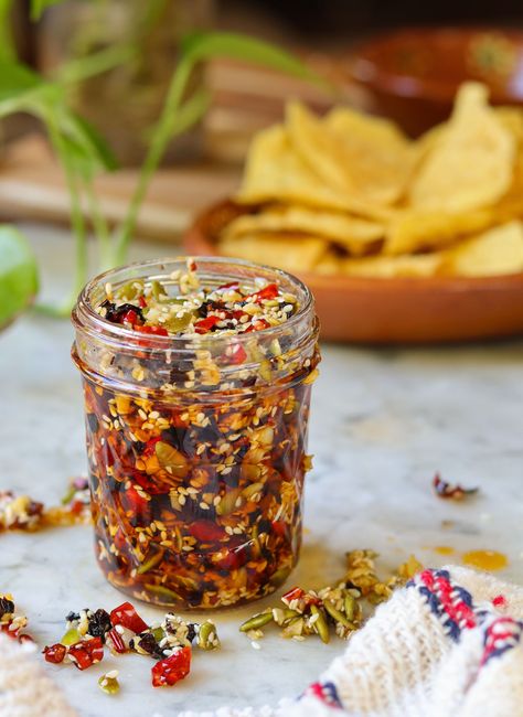 This Salsa Macha recipe is a spicy, oil-based chili that is perfect to add to any authentic Mexican dish. It’s nutty, savory, and super easy to make! #Vegan #Plantbased #Mexicanfood #Easyrecipes #Mexicanrecipes Salsa Macha Receta, Cheap Vegan Meals, Mexican Chili, Vegan Curry Recipes, Mocha Recipe, Quick Easy Vegan, Mexican Pizza, Mild Salsa, Plant Based Recipes Easy