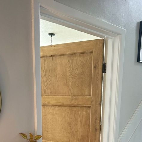 House on the Meadow ♡ on Instagram: "Hallway captures - all styled and ready for autumn 🤎🍂🍁

#hallwaydecor #hallway #hallwayinspo #hallwayideas #hallwayinspiration #stairrunner #halltable #consoletable #consoletablestyling #consoletabledecor #autumnvibes #seasonalstyling #stylingtheseasons #myseasonalstyling" Ready For Autumn, Console Table Styling, Hallway Inspiration, Console Table Decorating, Hall Table, Stair Runner, The Meadows, Hallway Decorating, Fall Vibes