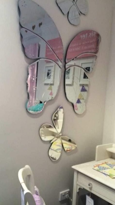 Butterfly Things To Buy, Butterfly Apartment Decor, Diy Butterfly Mirror, Butterfly Bedroom Ideas For Adults, Butterfly Mirror Decor, Room Ideas Butterfly, Butterfly Room Aesthetic, Butterfly Theme Bedroom, Butterfly Bathroom Ideas