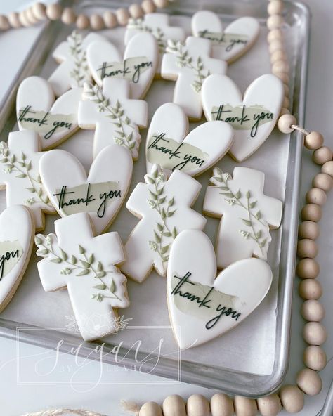 Leah Malvarose (@sugarsbyleah) • Instagram photos and videos Christening Cookies, Cross Cookies, Baptism Cookies, Sugar Cookie Designs, 1st Communion, Baby Christening, Cookie Ideas, Cookie Designs, Custom Cookies