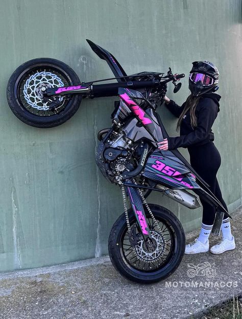 Ktm Enduro Motocross, Kawasaki Dirt Bikes, Ktm Enduro, Custom Dirt Bike, Ktm Supermoto, Tmax Yamaha, Dirt Bike Gear, Motocross Love, Cool Dirt Bikes