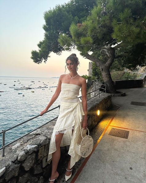 Taylor Hill Wedding, Taylor Hill Outfits, Taylor Hill Instagram, Red Beach Dresses, Taylor Hill Street Style, Italy Wedding Dress, Taylor Hill Style, Spring Business Casual Outfits, Spring Business Casual