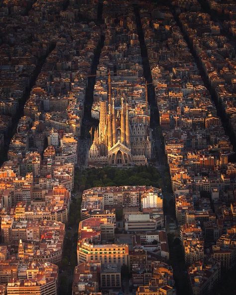 I ❤️ #Barcelona. 📷 Photo by @jacob 👏 #barcelonacity #bcn #sagradafamilia #gaudi Italian Beaches, Barcelona City, Spain Travel, Barcelona Spain, Travel Insurance, Tourist Destinations, Aerial View, Beach Pictures, City Photo