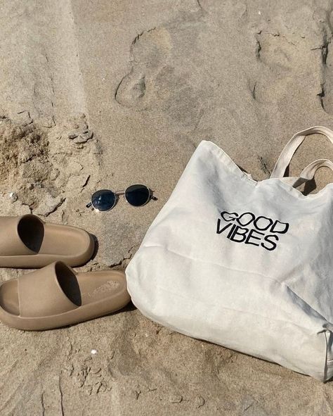 BEACH STORY 🖤 Honeymoon Bag, Neutral Bag, Tote Beach Bag, Beach Fits, Bags Aesthetic, Summer Feeling, Summer Photos, Summer Pictures, Beach Vibes