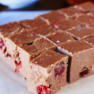 Chocolate Covered Cherry Amaretto Fudge @keyingredient #chocolate Cherry Amaretto Fudge, Amaretto Fudge Recipe, Amaretto Fudge, Bourbon Fudge, Kahlua Fudge, Cherry Fudge, Cherry Amaretto, Fudge Candy, Chocolate Covered Cherry