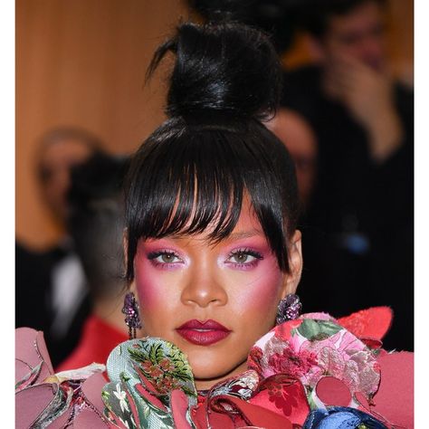 Rihanna, 2017 Met Gala Makeup, Old School Hairstyles, Gala Makeup, Rihanna Makeup, Cute Bangs, Red Carpet Hair, Celebrity Makeup Looks, Glamour Uk, Rihanna Style