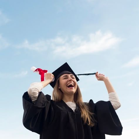 Low angle happy young woman celebrating ... | Free Photo #Freepik #freephoto #education #student #diploma #graduation Graduation Pictures With Parents, Convocation Outfit, Facial Pictures, College Photography, Ootd Poses, College Graduation Photos, Graduation Photography Poses, Graduation Poses, Graduation Picture