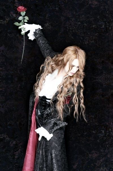 KAMIJO (LAREINE, Versailles, solo artist) Goth Culture, Victorian Age, Kei Visual, Kamijo, Gothic Romance, Body Reference Poses, Poses References, Human Poses, Body Reference