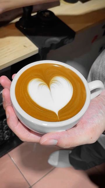 Latte Art Tutorial, Coffee Talk, Coffee Heart, Cafe Latte, Coffee Latte, Latte Art, Coffee Art, Coffee Addict, Best Coffee