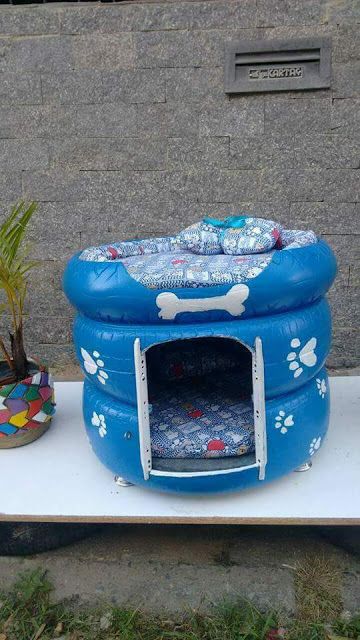 PEQUENAS IDEIAS, GRANDES COISAS...: Casinha para cachorro feita de pneus Katt Grejer, Tire Furniture, Dogs Diy Projects, Tire Art, نباتات منزلية, Cat House Diy, Outdoor Cat House, Diy Dog Bed, Tyres Recycle