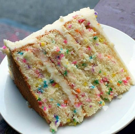 Funfetti Aesthetic, Slice Of Cake, Confetti Cake, Cake Aesthetic, Funfetti Cake, Just Cakes, Oh Yes, Fun Cooking, Pretty Cakes