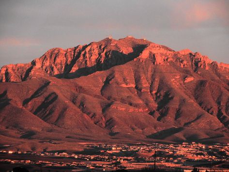 Franklin Mountains, El Paso. El Paso Mountains Tattoo, El Paso Texas Photography, Festival Schedule, Texas Logo, Mountain Clipart, Fort Bliss, Texas Places, Texas Towns, West Texas