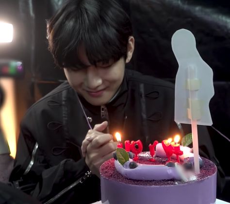 Taehyung With Birthday Cake, Happy Birthday Taehyung, Bts V Birthday, Bts Cake, Bts Happy Birthday, Group Picture, Disney Princess Quotes, Bts Birthdays, Winter Bear