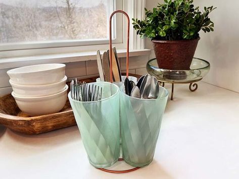 DIY Silverware Caddy | Hometalk Cup Wreath, Crafts With Cds, New Home Organization, Repurpose Crafts, Buffet Style Dinner, Organize House, Painting Fabric Furniture, High Tea Wedding, Glass Spray Paint